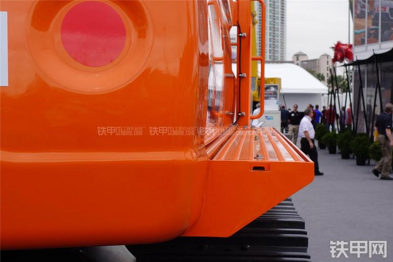 迪万伦DX300LL挖掘机局部