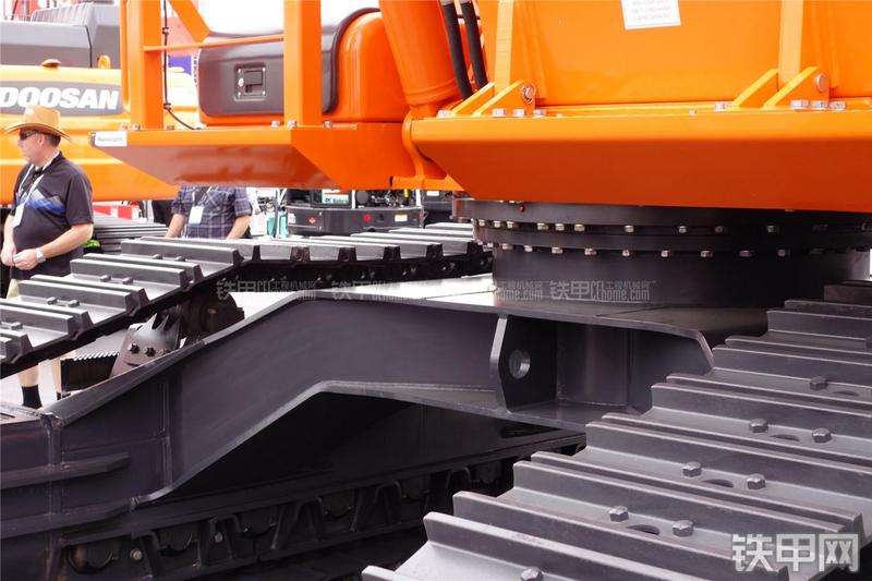 迪万伦DX300LL挖掘机局部