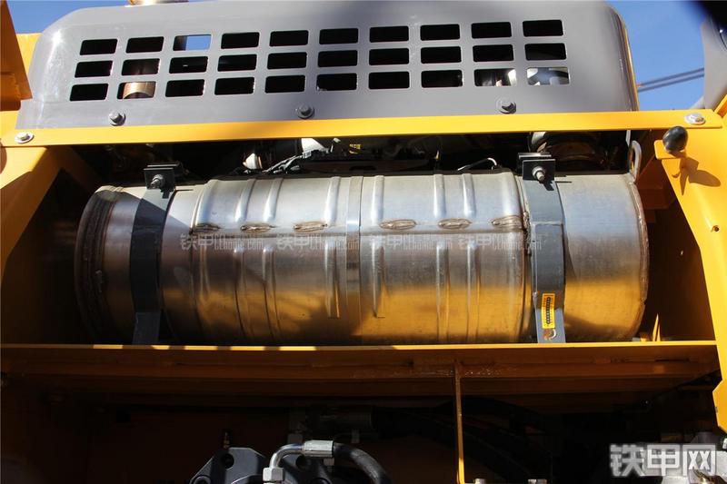 徐工XE240LCU挖掘机局部