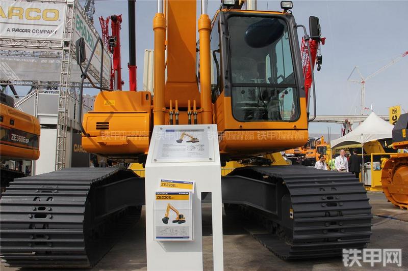 中联重科ZE220E-LC挖掘机局部