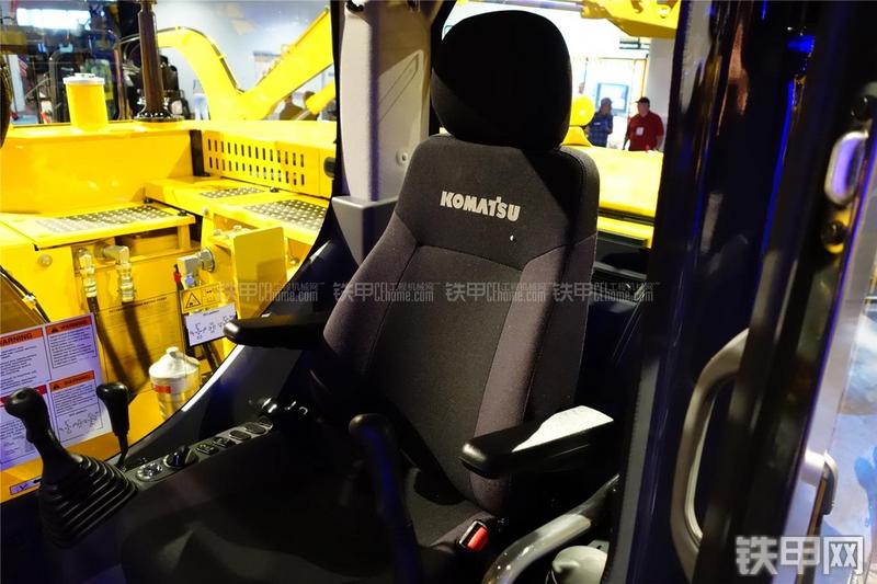 小松PC138USLC-10挖掘机局部