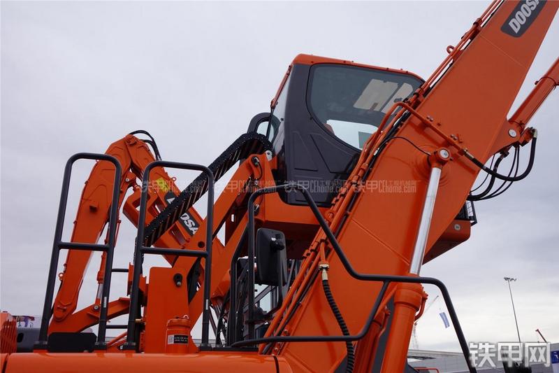 迪万伦DX225MH-3挖掘机局部