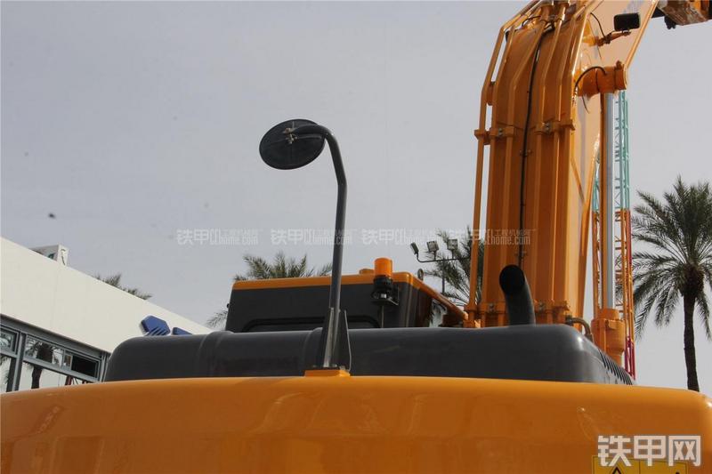 中联重科ZE220E-LC挖掘机局部