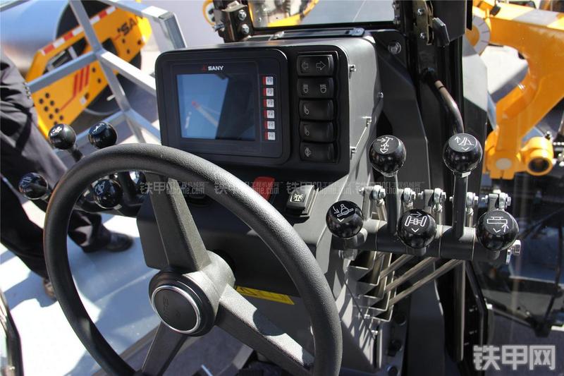 三一重工SMG200平地机局部