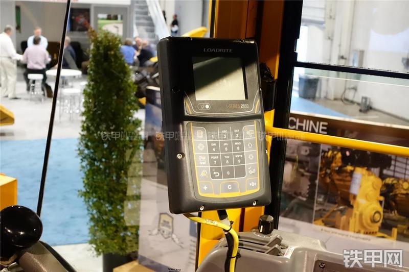 沃尔沃L220E装载机局部