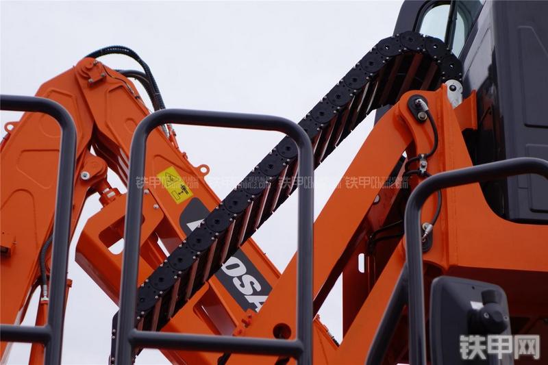 迪万伦DX225MH-3挖掘机局部