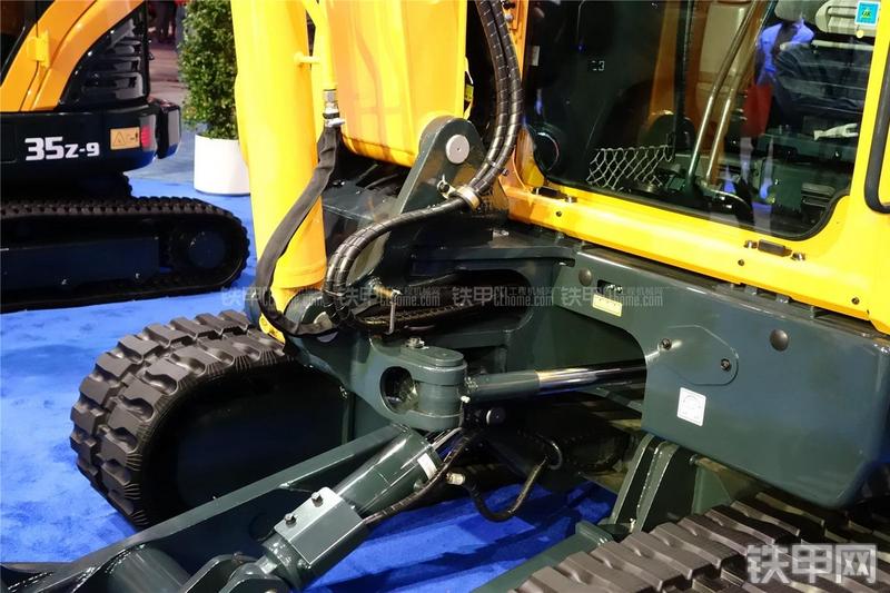 现代R60CR-9A挖掘机局部