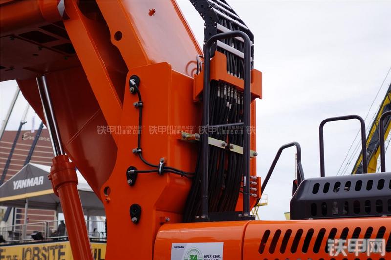 迪万伦DX225MH-3挖掘机局部