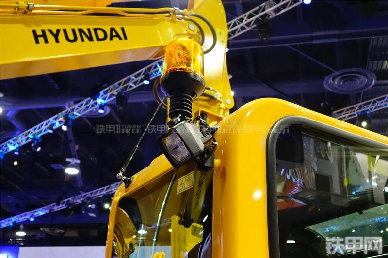 现代R60CR-9A挖掘机局部