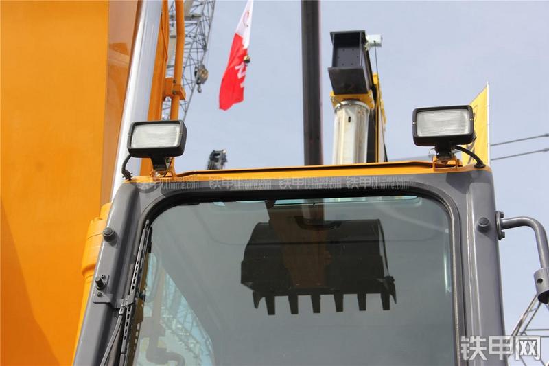 中联重科ZE220E-LC挖掘机局部