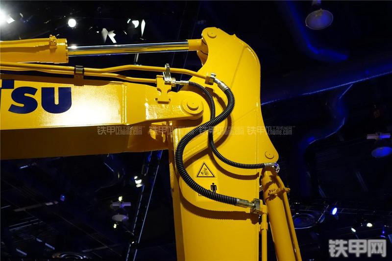 小松PC228USLC-10挖掘机局部