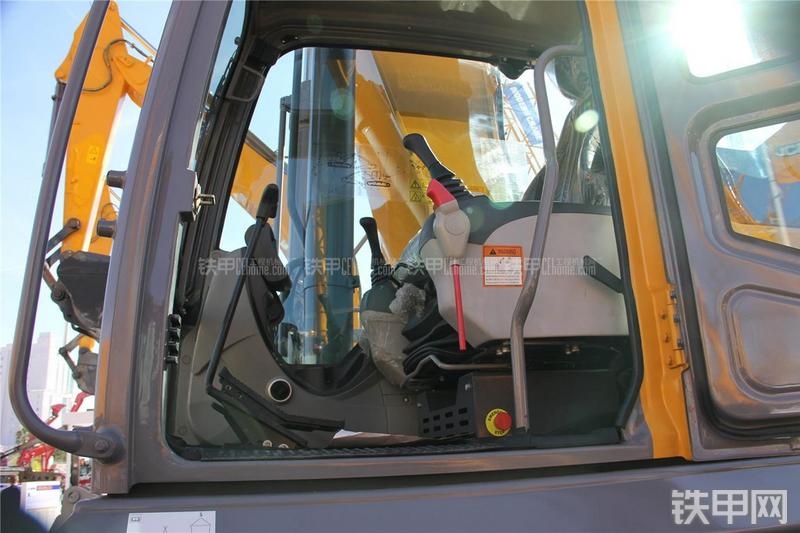 徐工XE360U挖掘机局部