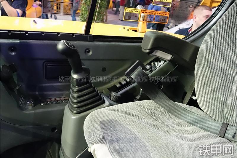 现代R60CR-9A挖掘机局部