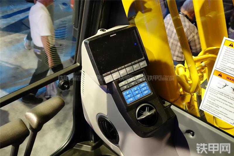 小松HB215LC-2挖掘机局部