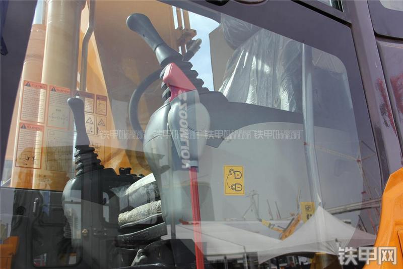 中联重科ZE220E-LC挖掘机局部