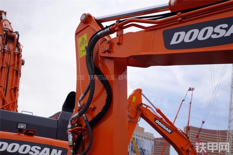 迪万伦DX63-3挖掘机局部