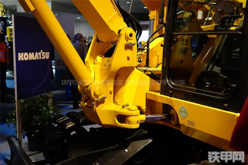 小松PC88MR-10挖掘机局部