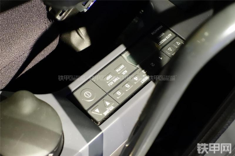 小松HB215LC-2挖掘机局部