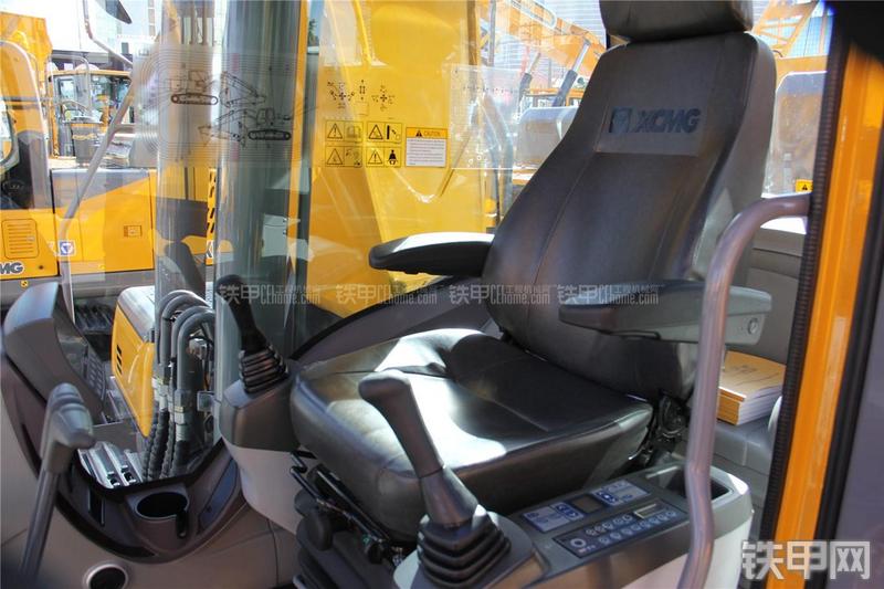 徐工XE240LCU挖掘机局部