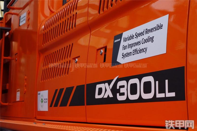 迪万伦DX300LL挖掘机局部