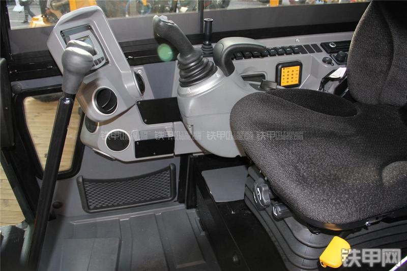 杰西博67C-1挖掘机局部