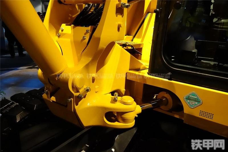 小松PC88MR-10挖掘机局部