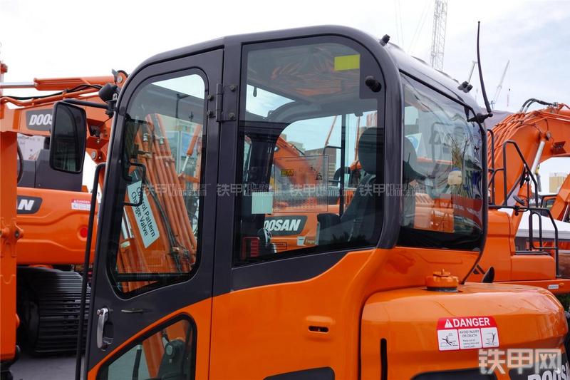 迪万伦DX63-3挖掘机局部