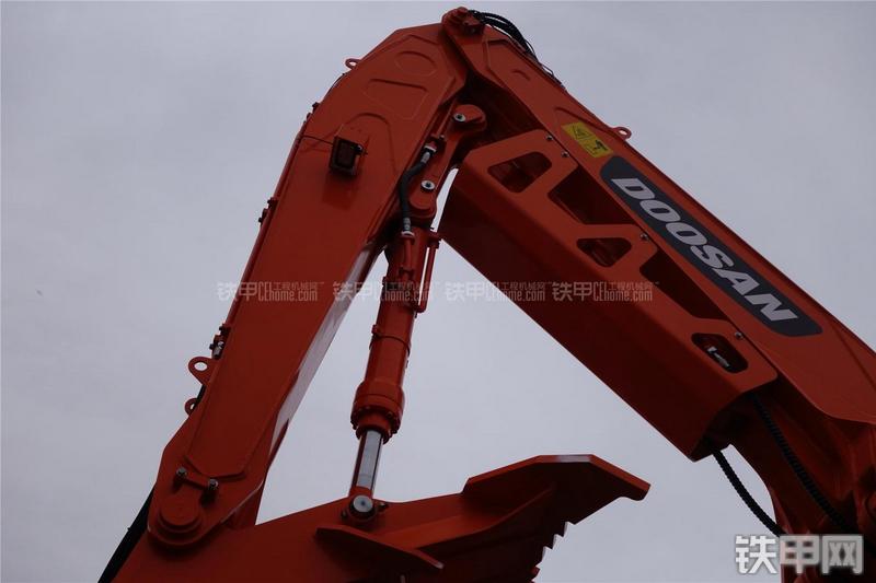 迪万伦DX300LL挖掘机局部