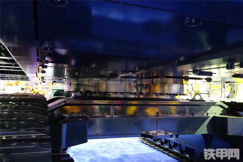 现代L1200-9挖掘机局部