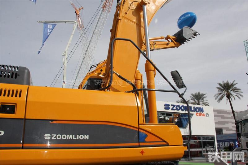 中联重科ZE360ESP挖掘机局部