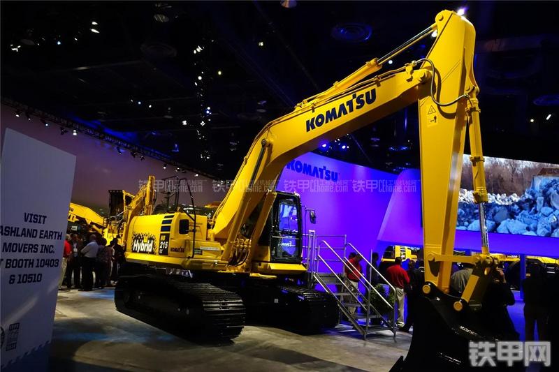 小松HB215LC-2挖掘机整机外观