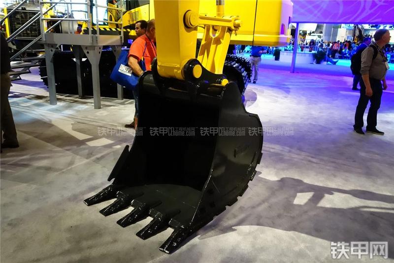 小松PC228USLC-10挖掘机局部