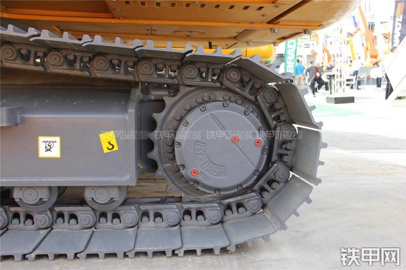 中联重科ZE220E-LC挖掘机局部