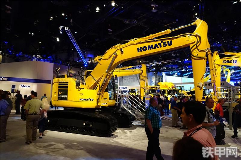 小松PC228USLC-10挖掘机整机外观