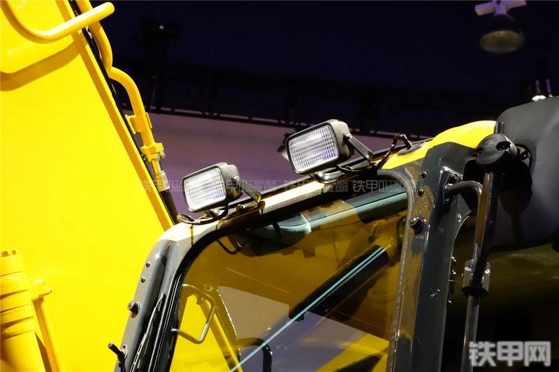 小松PC228USLC-10挖掘机局部