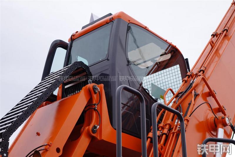 迪万伦DX225MH-3挖掘机局部