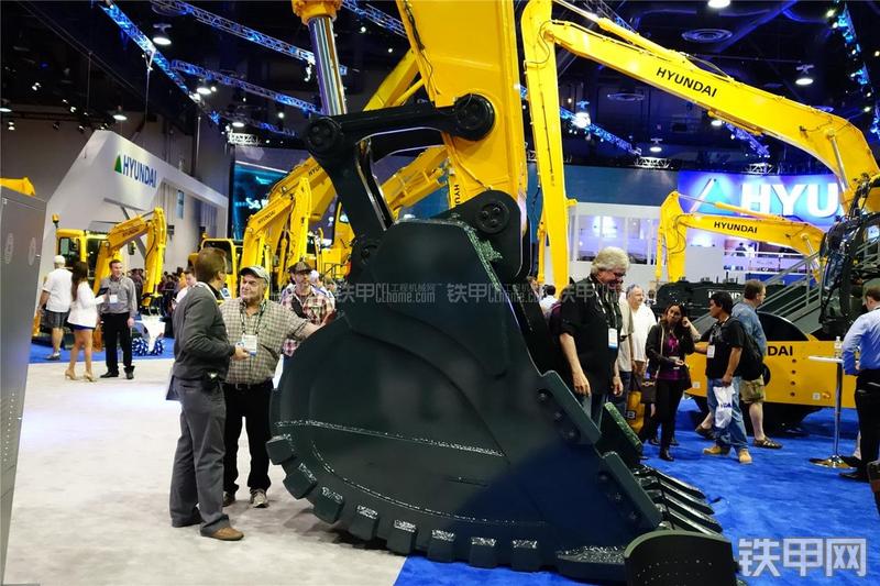 现代L1200-9挖掘机局部