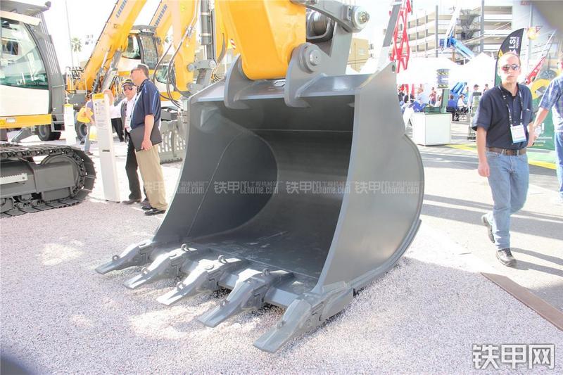 利勃海尔R956HD挖掘机局部