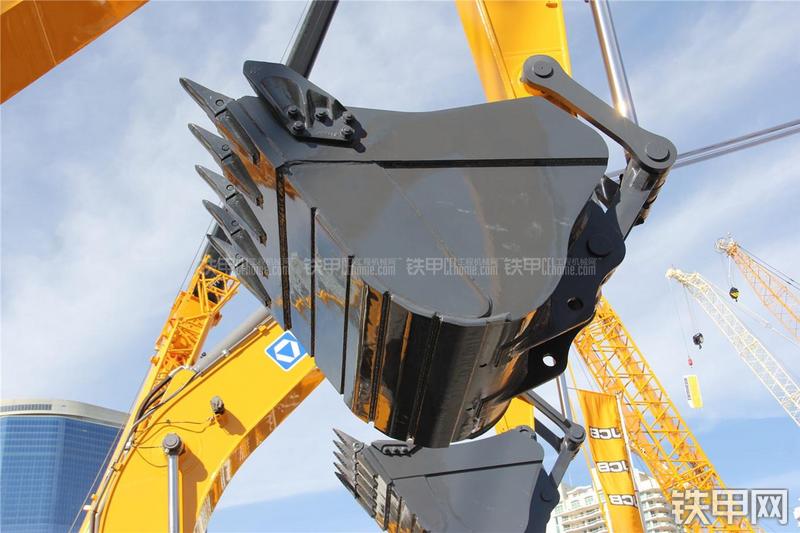 徐工XE240LCU挖掘机局部