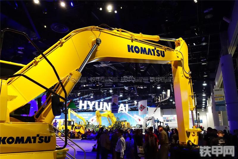 小松HB215LC-2挖掘机局部