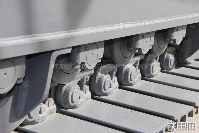 中联重科ZE220E-LC挖掘机局部