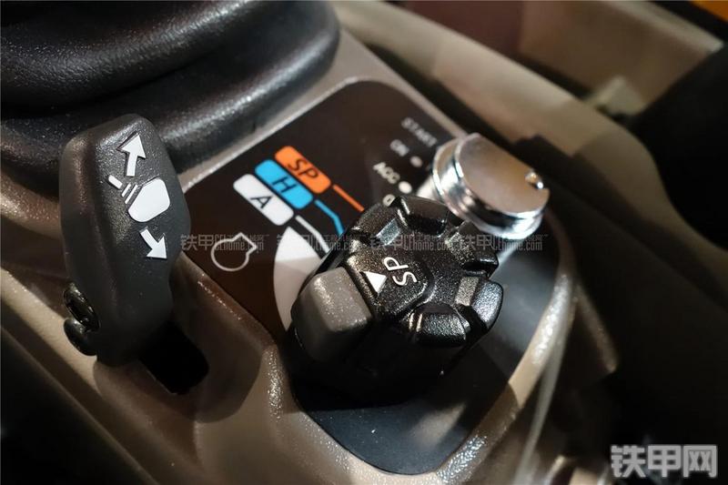 凯斯CX160C挖掘机局部