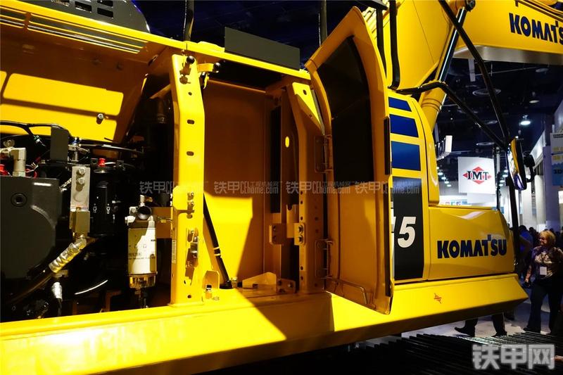 小松HB215LC-2挖掘机局部