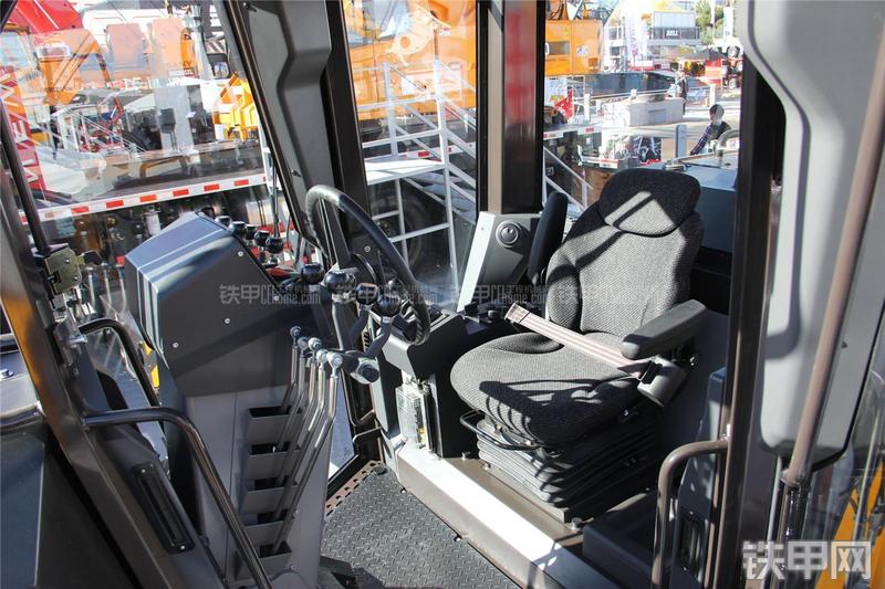 三一重工SMG200平地机局部