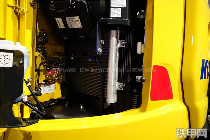 小松PC138USLC-10挖掘机局部