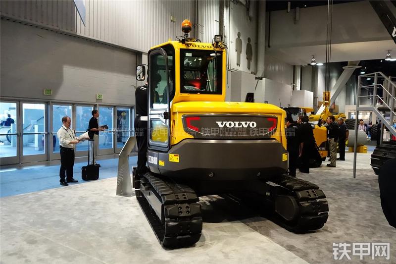 沃尔沃ECR88D挖掘机整机外观