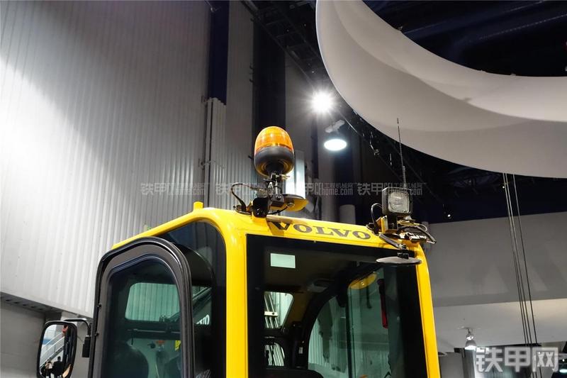 沃尔沃ECR88D挖掘机局部