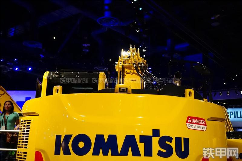 小松PC228USLC-10挖掘机局部