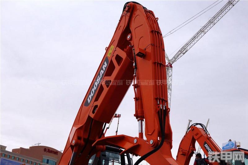 迪万伦DX300LL挖掘机局部