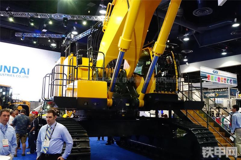 现代L1200-9挖掘机局部